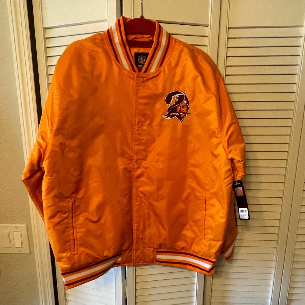 Vintage Tampa bay buccaneers puffer jacket